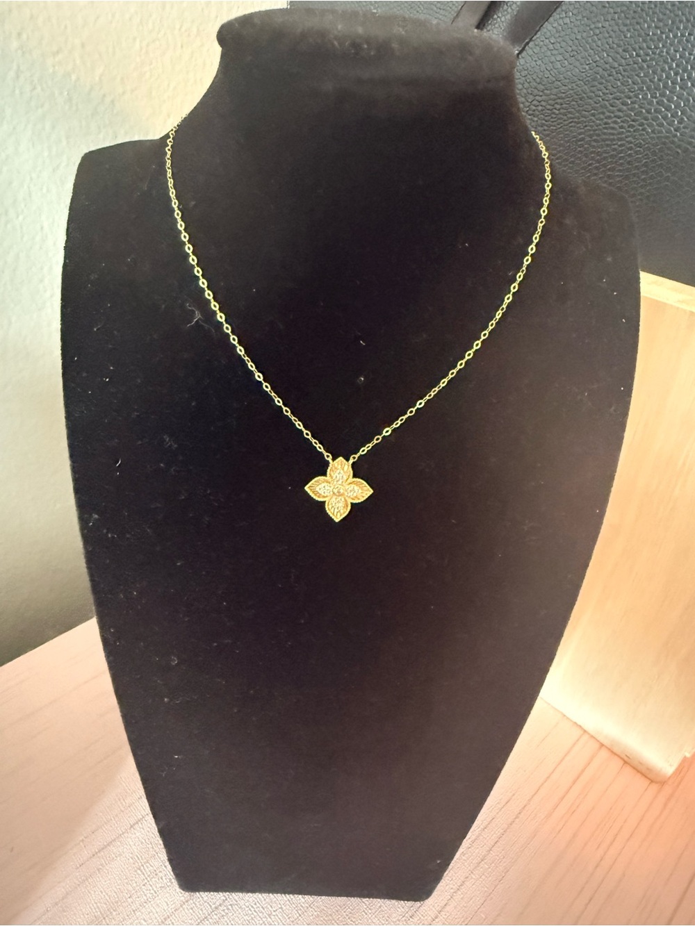 ✨18K Delicate Gold Four-Petal Floral Necklace